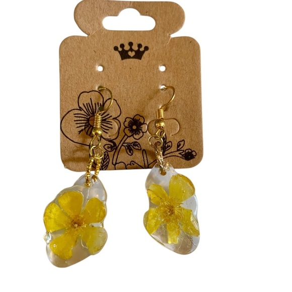 Four piece Resin Jewelry Set Floral Dangle Earrings Nature Butterfly Necklace - Picture 2 of 8
